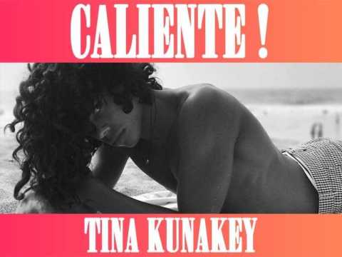VIDEO : CALIENTE : Tina Kunakey : Divine au bord de la piscine !