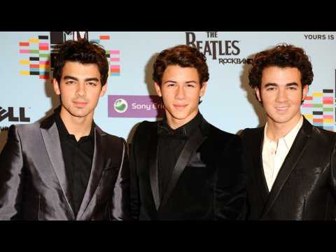 VIDEO : The Jonas Brothers Occasionally Have Jam Sessions