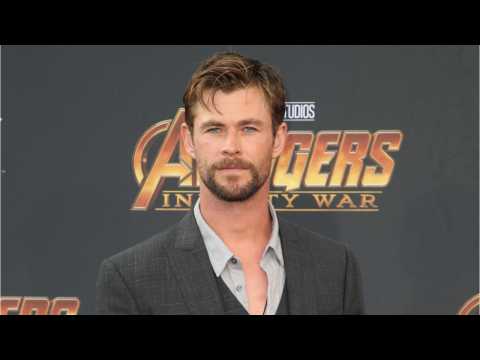 VIDEO : Chris Hemsworth Proves His Commitment To 'Avengers' Fans