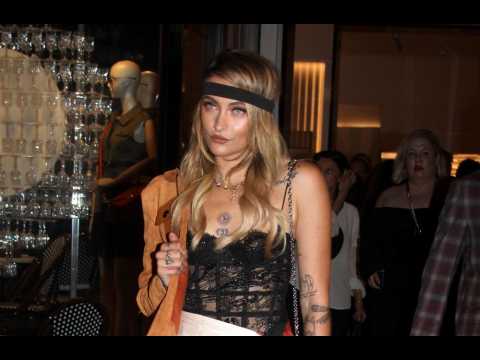 VIDEO : Paris Jackson storms out of Dior show
