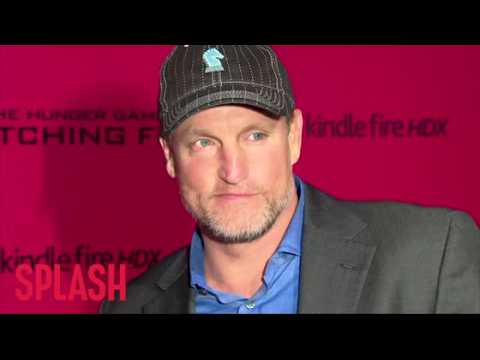 VIDEO : Woody Harrelson started a snowball fight during movie shoot