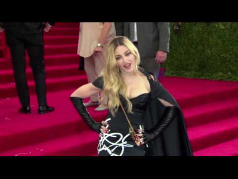 VIDEO : Madonna falls victim to songs leak again