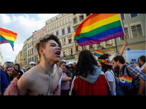 VIDEO : Celebrities That Have Joined The LGBTQ Community
