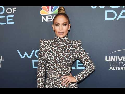 VIDEO : Jennifer Lopez praises women on 'El Anillo'