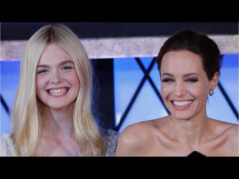 VIDEO : Elle Fanning Posts Funny Pic With Angelina Jolie On Maleficent 2 Set