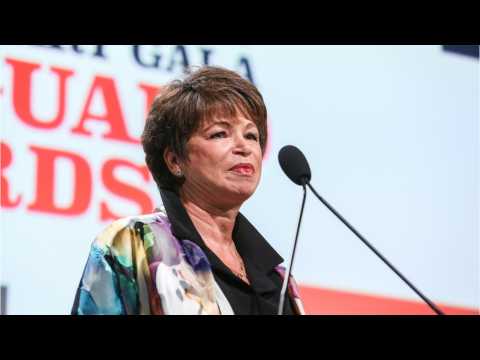 VIDEO : Valerie Jarrett Addresses Roseanne Barr's Tweet