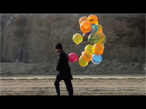 VIDEO : 3D Balloon Street Artist Speaks About His Work