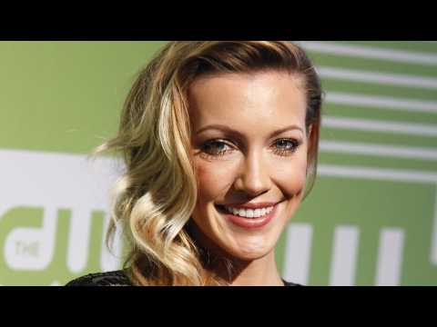 VIDEO : Arrow Star Katie Cassidy Shares Superheroes Who Inspire Her