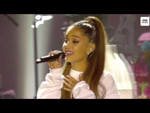 VIDEO : Ariana Grande Reveals Bee Tattoo For Manchester Victims