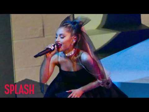 VIDEO : Ariana Grande pays tribute to Manchester with bee tattoo