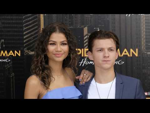 VIDEO : 'Spider-Man: Homecoming' Co-Stars Deny Dating Rumors