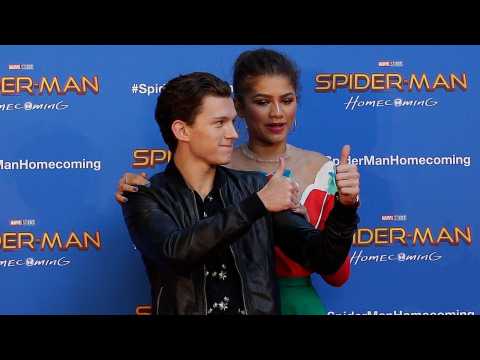 VIDEO : Are Spider-Man Co-Stars Dating?