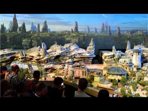 VIDEO : First Look At Disney's Star Wars Land