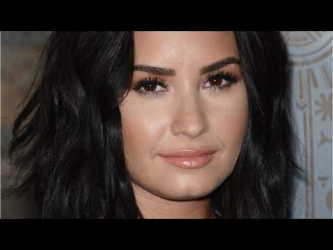 VIDEO : Demi Lovato & Selena Gomez Show Their Support For One Another