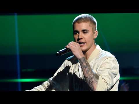 VIDEO : Justin Bieber Cuts Tour Short