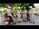 En Inde, des policières patrouillent à moto pour protéger les femmes