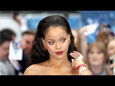 VIDEO : Rihanna's Beautiful Red Dress