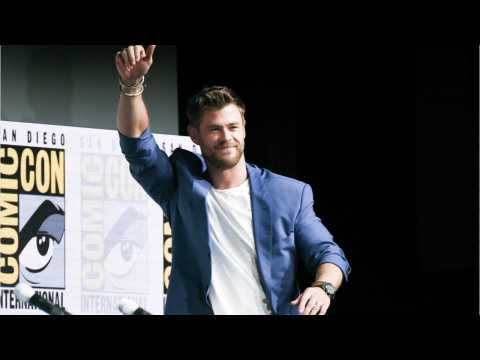 VIDEO : What's Chris Hemsworth's Favorite Movie Of 2017?