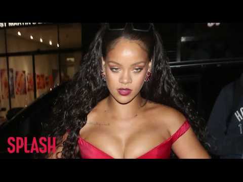 VIDEO : Rihanna Responds to Fat Shamers After Buying Gas Station Snacks