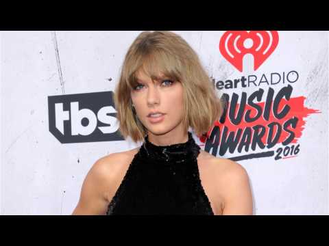 VIDEO : Taylor Swift's Mom Testifies