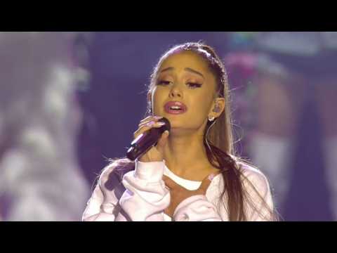 VIDEO : Ariana Grande Gets Pastel Purple Hair Color for Dangerous Woman Tour