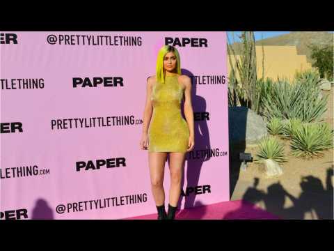 VIDEO : Kylie Jenner Will Donate Cosmetics Proceeds To Teen Cancer Care