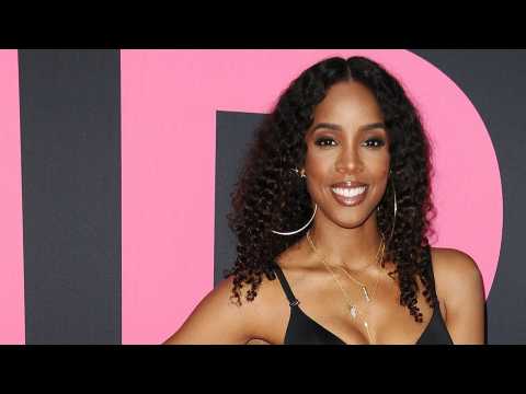 VIDEO : Kelly Rowland Works Out With Beyonce And Jay-Z