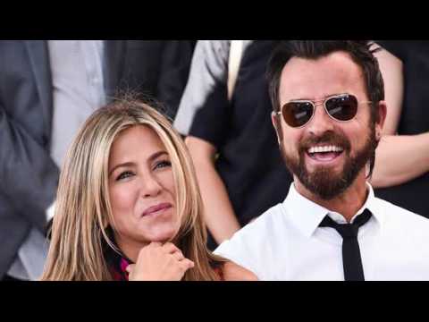 VIDEO : Jennifer Aniston Reveals Justin Theroux's Manscaping Routine