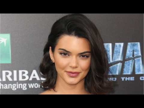VIDEO : Kendall Jenner Called Out By Restaurant