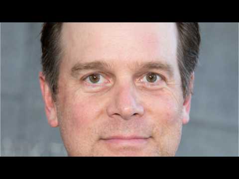 VIDEO : Peter Krause Joins Ryan Murphy's '911'