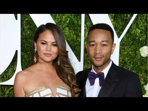 VIDEO : There's a Forum Dedicated to Hating on Chrissy Teigen