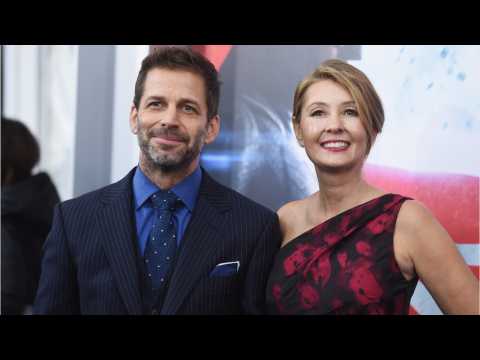 VIDEO : Zack Snyder Posts New 'Justice League' Set Photo