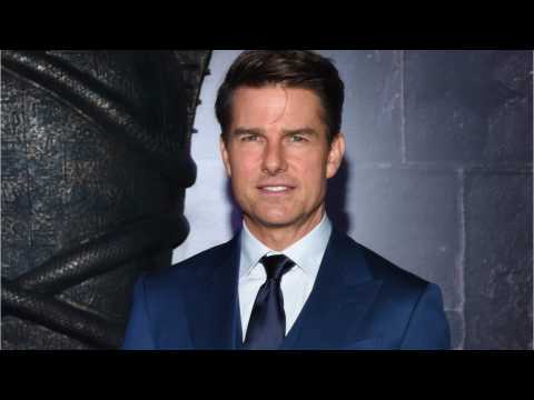 VIDEO : Is Tom Cruise Learning To Fly A Helicopter For Top Gun 2?