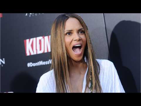 VIDEO : Halle Berry Talks Power of Moms at 'Kidnap' Premiere