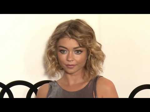 VIDEO : Sarah Hyland Trades in Her Caramel-Colored Tresses for a Darker 'Do
