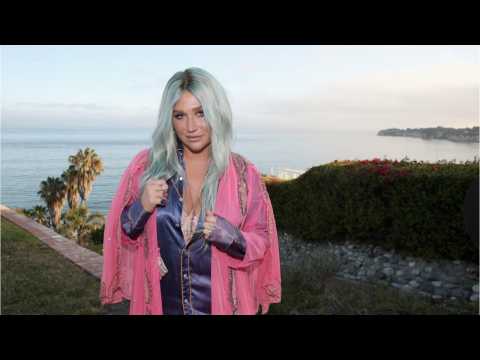 VIDEO : Kesha Announces 'Rainbow' Tour