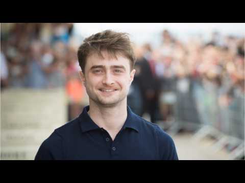 VIDEO : Daniel Radcliffe Rushed To Help An Injured Tourist