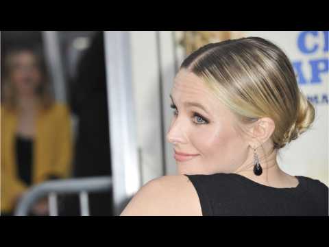VIDEO : Kristen Bell Made GoT Themed Treats For Premiere Party