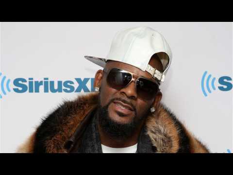 VIDEO : R Kelly Is Allegedly Leading An Abusive Cult