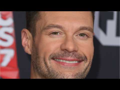 VIDEO : Ryan Seacrest Serenaded by Man on NYC Subway