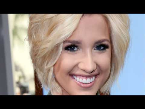 VIDEO : Savannah Chrisley gets birthday wishes from dad, Todd and new NBA beau