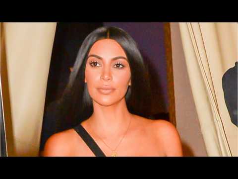 VIDEO : Kim Kardashian and Nicole Richie Stole Lipstick Together