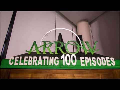 VIDEO : Will John Barrowman Return To 'Arrow'?