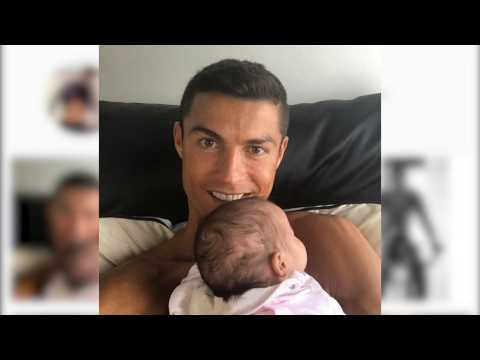 VIDEO : Cristiano Ronaldo presenta en Instagram a su hija