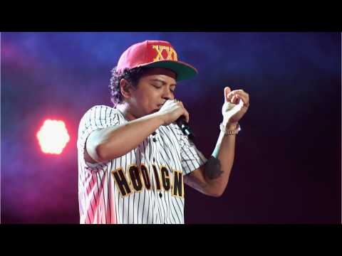 VIDEO : Bruno Mars Releases New Video