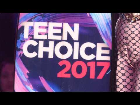 VIDEO : TV Ratings: 2017 Teen Choice Awards Improve on Fox