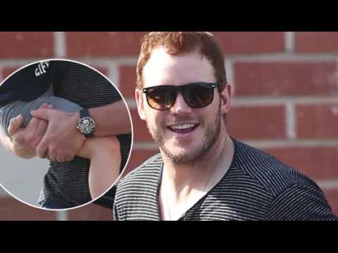 VIDEO : Chris Pratt Steps Out Without Wedding Ring