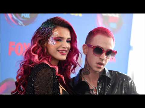 VIDEO : Bella Thorne Glittered Up The 2017 Teen Choice Awards
