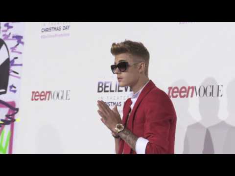 VIDEO : Justin Bieber flirts with trainer online