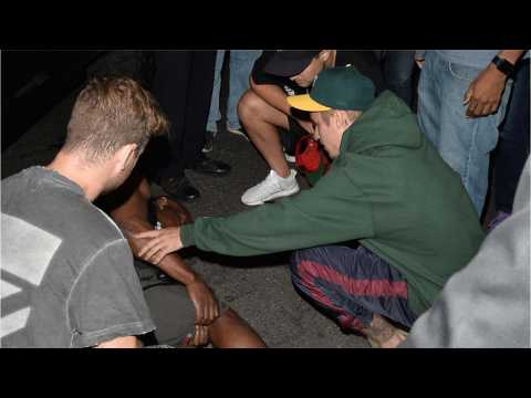 VIDEO : Justin Bieber Hits Paparazzi With Car